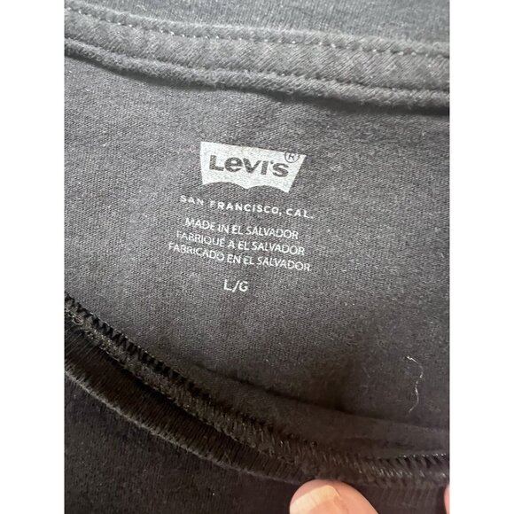 Girls Levi’s T-shirt size‎ Large Black Multi-colored Logo Red Tab - Picture 3 of 9